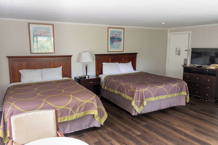 Room 5 of 9