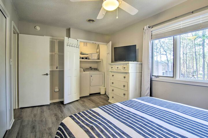 Townhome w / Outdoor Shower 1 Mile to Downtown