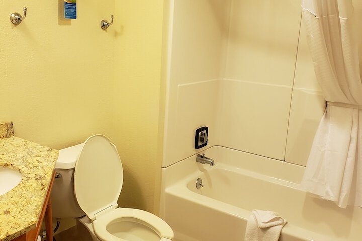Room 7 of 11