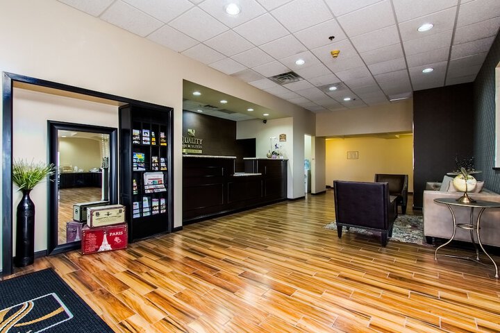Quality Inn & Suites Moline - Quad Cities