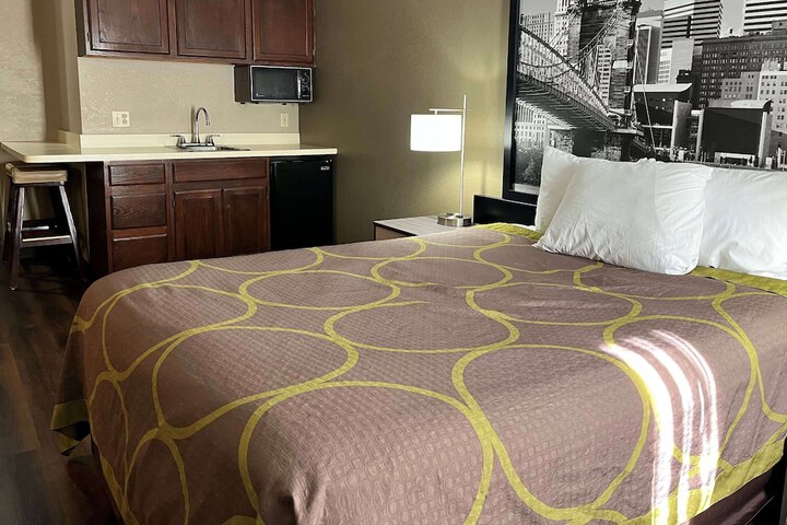 Super 8 by Wyndham Harrison OH