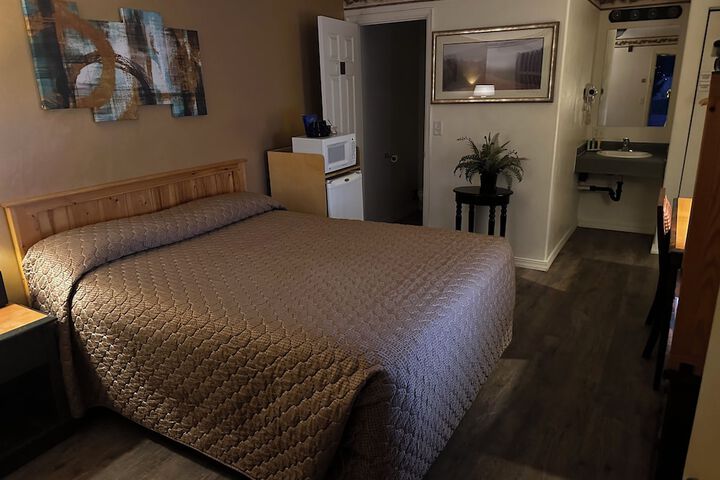 Rustic Inn Motel