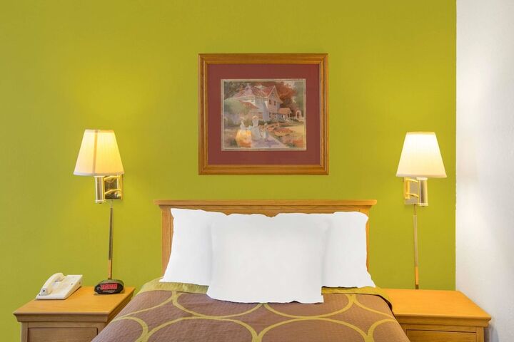Room 7 of 14