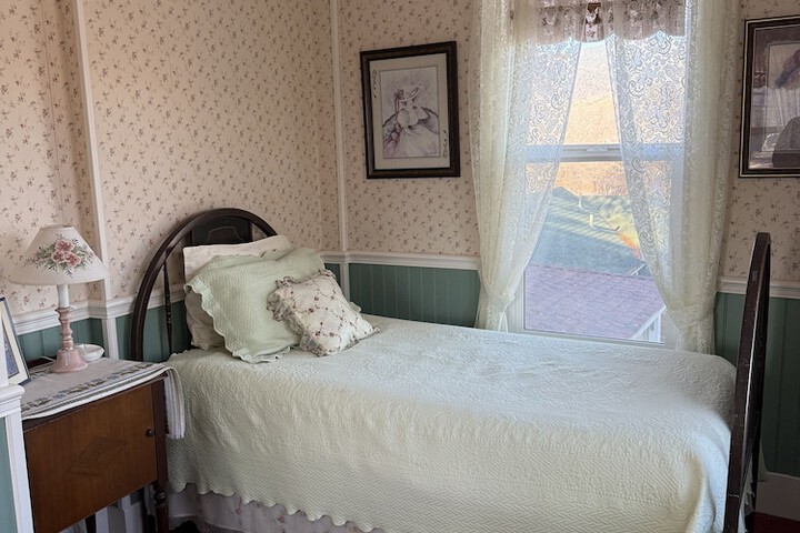 Room 8 of 22