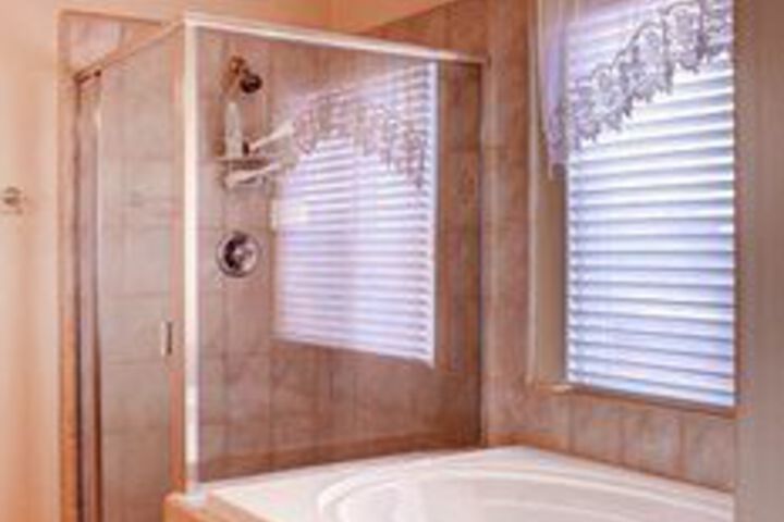 Paso City View 3 Br Home by RedAwning