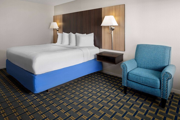 Days Inn by Wyndham Tonawanda / Buffalo