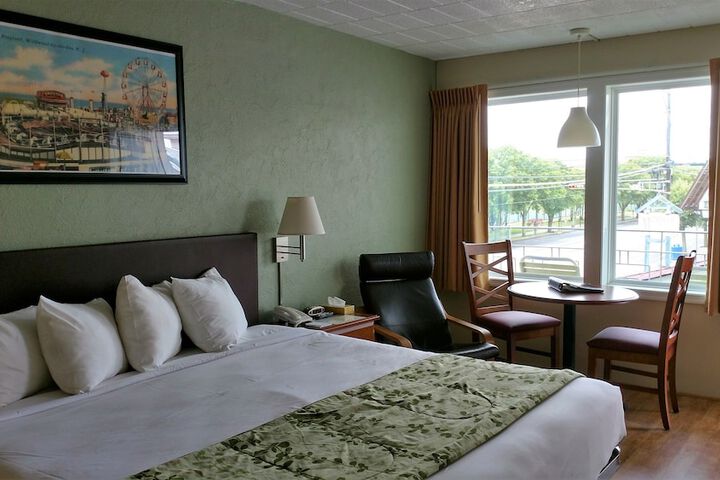 Room 32 of 54