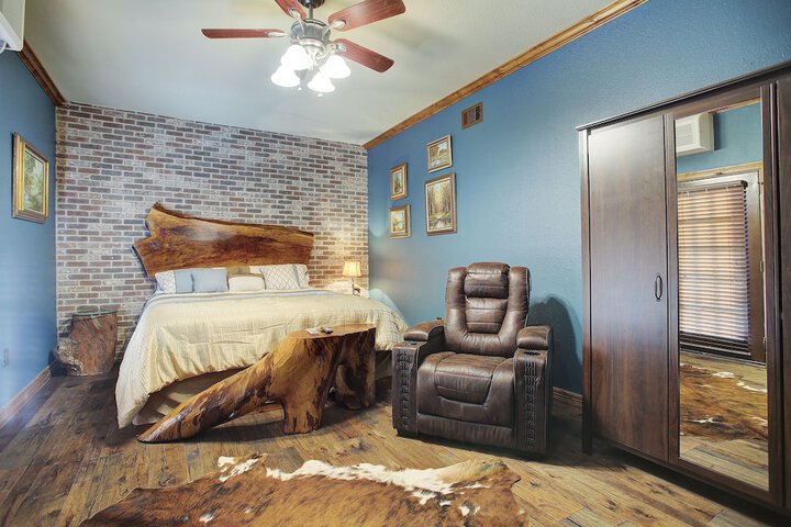 Room 43 of 82