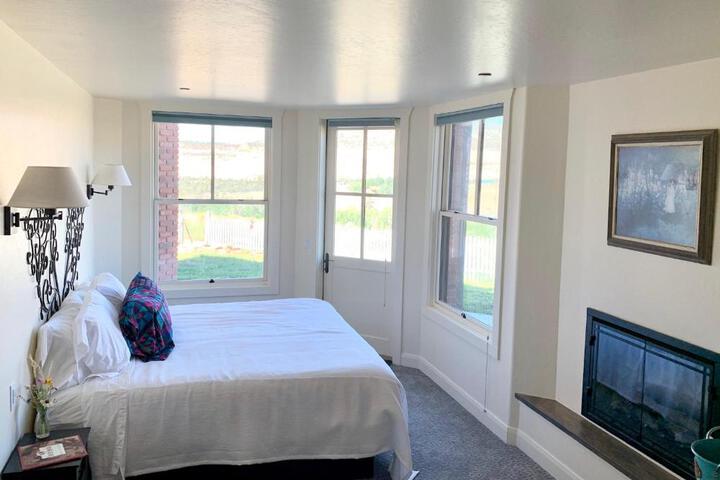 Annies Place Bed & Breakfast