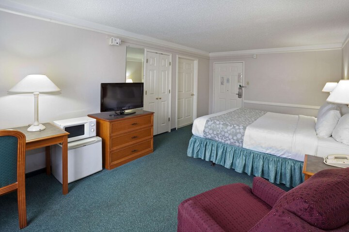 Room 11 of 24