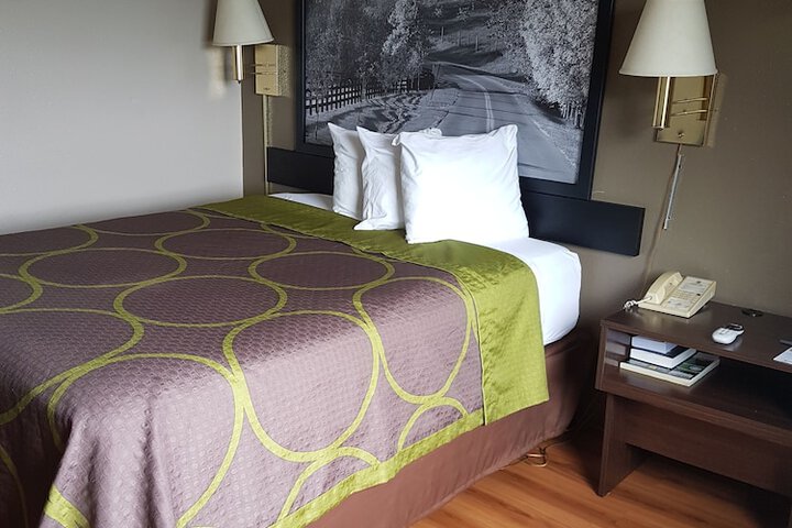 Room 9 of 33