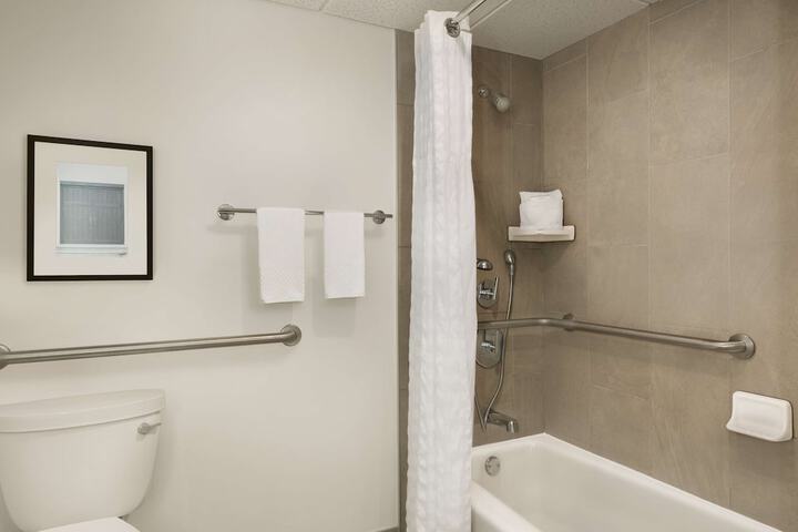 Room 30 of 48