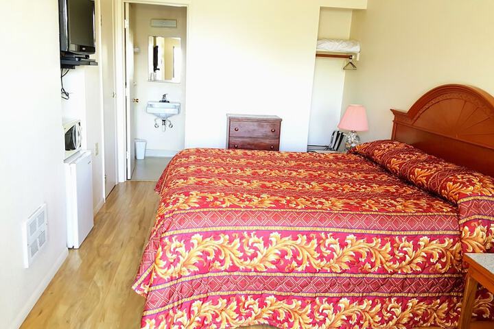 Room 21 of 43