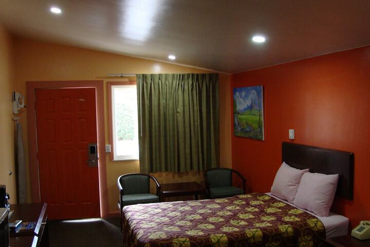Room 23 of 42