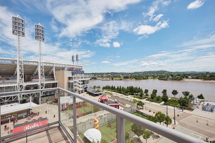 AC Hotel by Marriott Cincinnati at the Banks