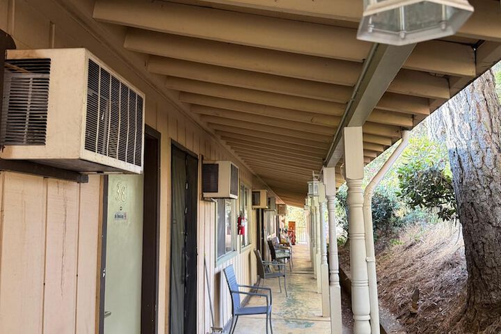 Columbia Inn Motel CA 49