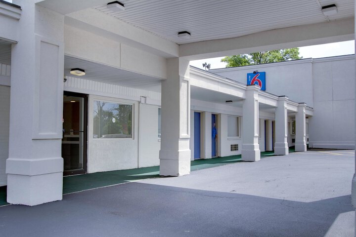 Hotel 6 of 30
