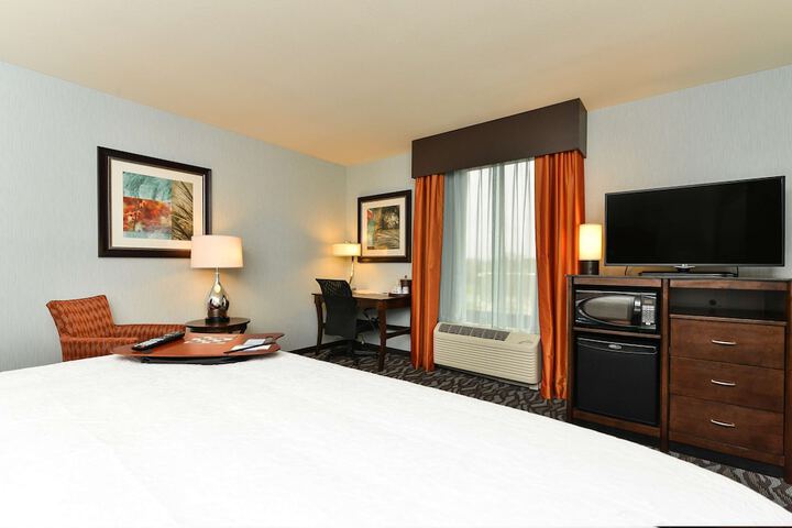 Hampton Inn Corning / Painted Post