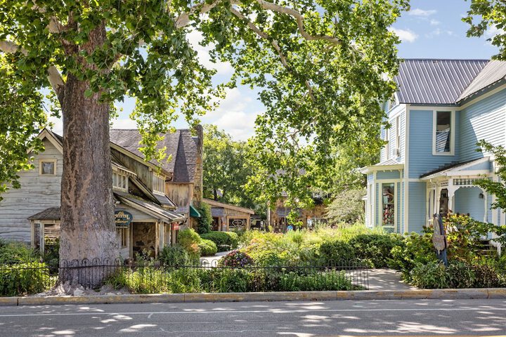 Artists Colony Inn