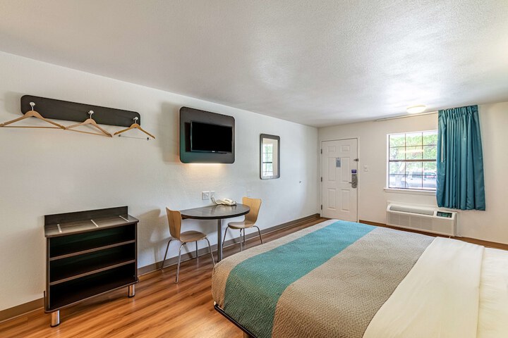 Room 18 of 30
