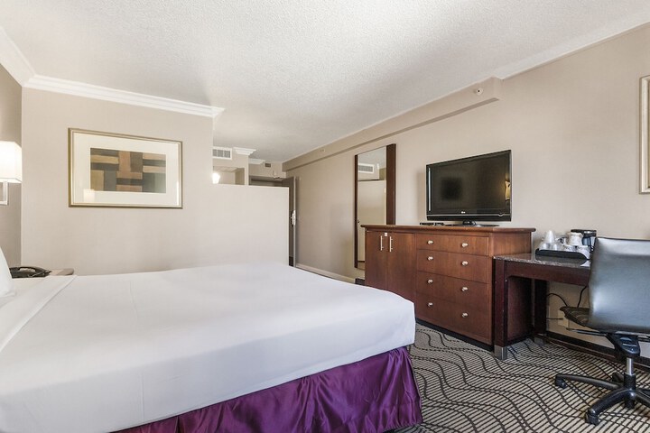 Room 15 of 34