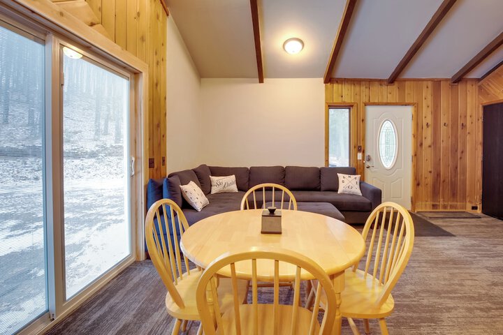 Iron River Condo w / Gas Grill Near Skiing + Hiking