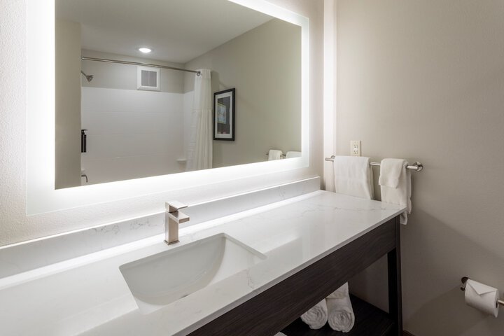 GrandStay Hotel & Suites