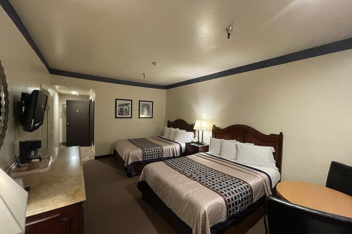 Room 12 of 34