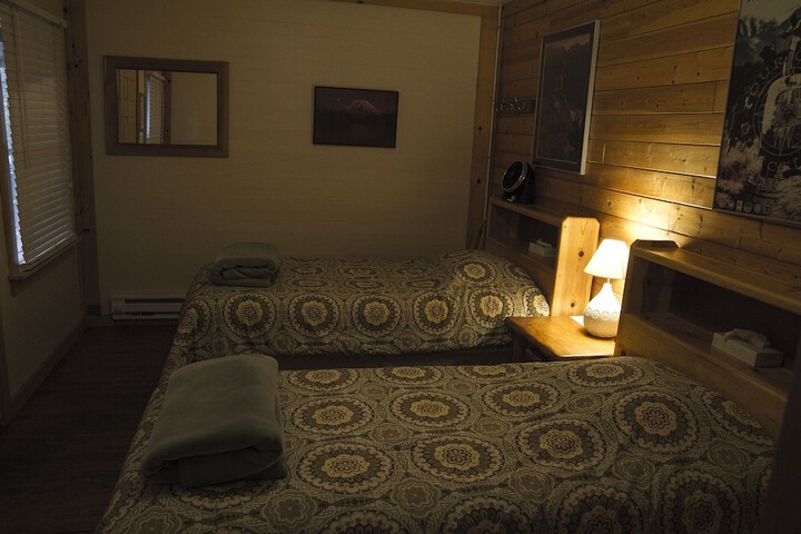 Whittakers Motel & Historic Bunkhouse