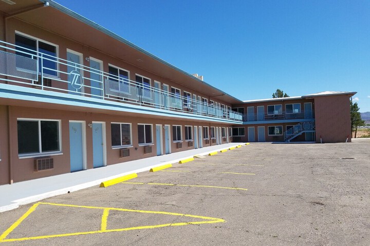 Leisure Lodge Motel