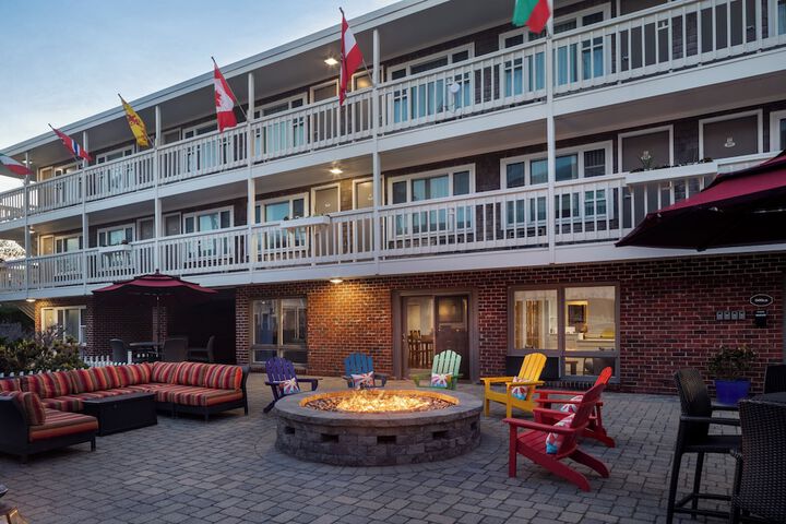 Hotel Exterior 35 of 35