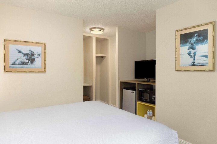 Room 50 of 68