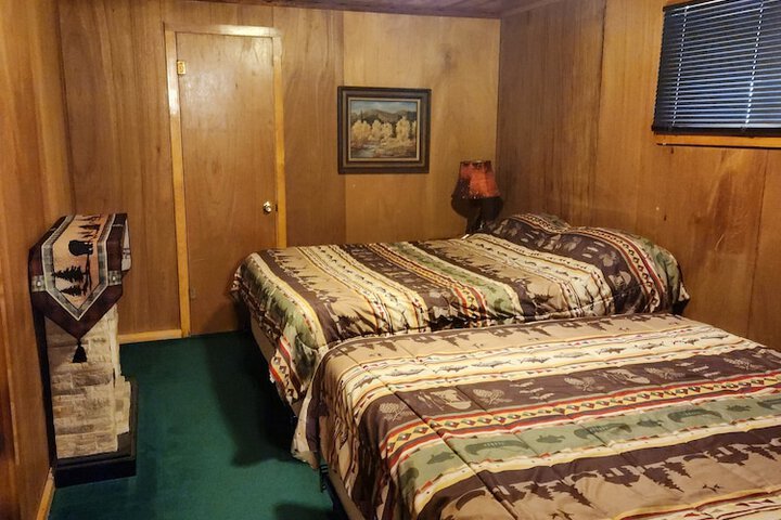Eagle Nest Fly Shack and Lodge