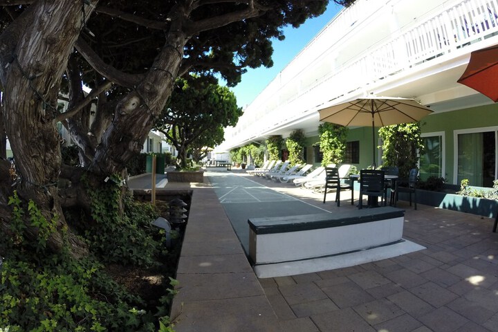 Hotel Exterior 214 of 229