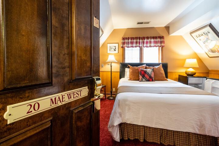 Room 21 of 29