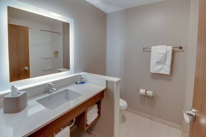 Holiday Inn Express & Suites Union City by IHG