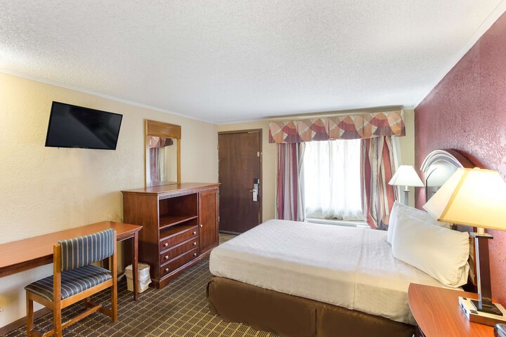 Room 28 of 40