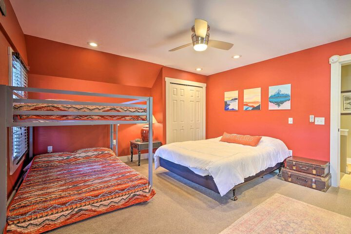 3-acre Lodge w / Snowmobile & Four-wheeling Trails