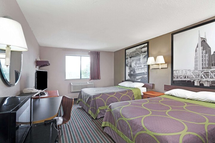 Super 8 by Wyndham Nashville / Dntn/ Opryland Area