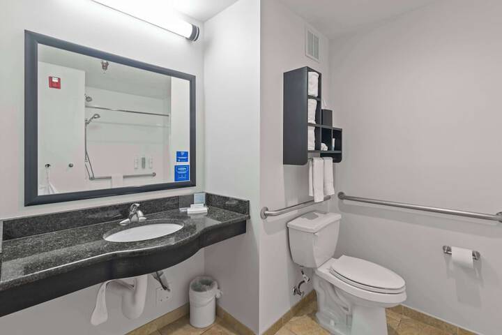 Room 12 of 34