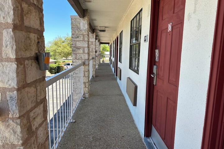 Windcrest Inn and Suites