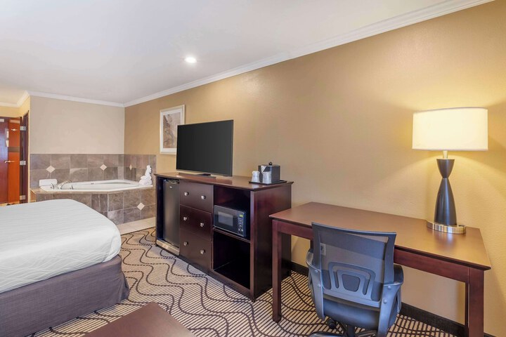 Room 62 of 79