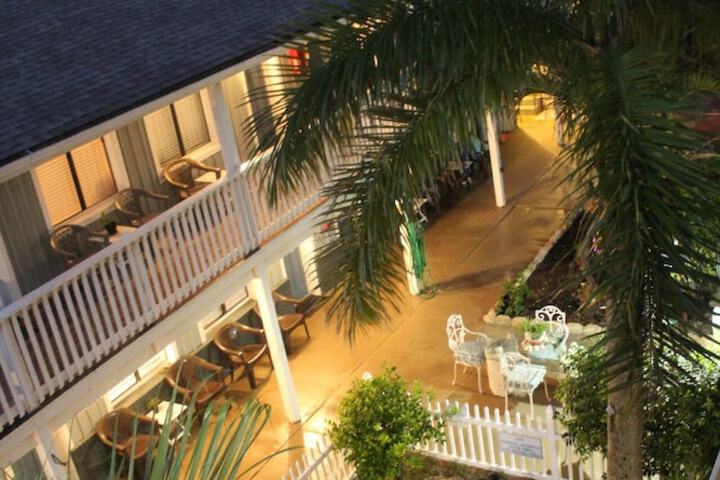 Hotel 5 of 80