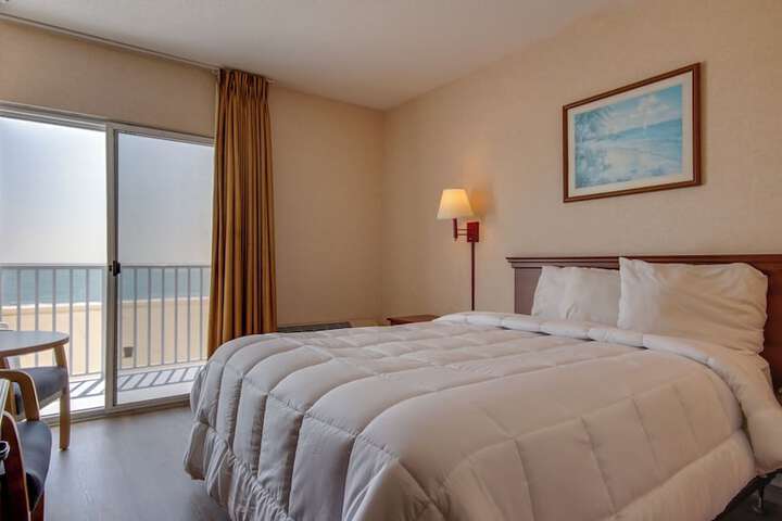 Room 6 of 32