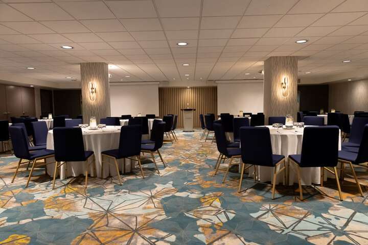 Holiday Inn Toronto Downtown Centre by IHG