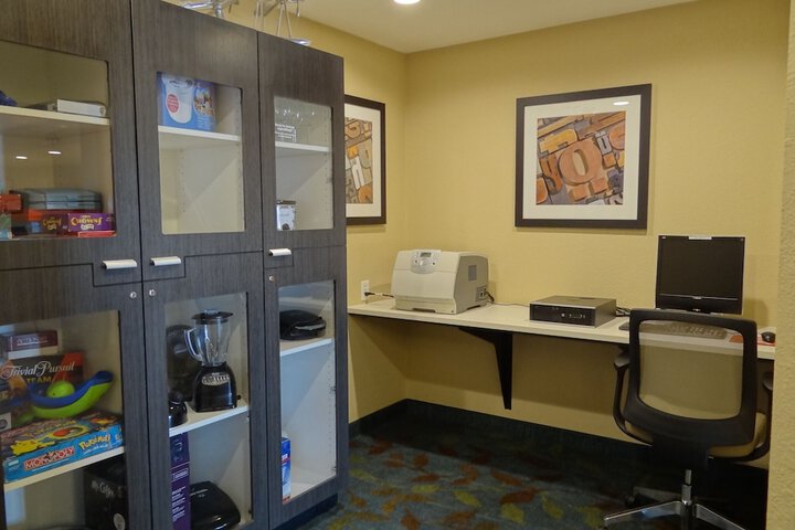 Business Center 39 of 39