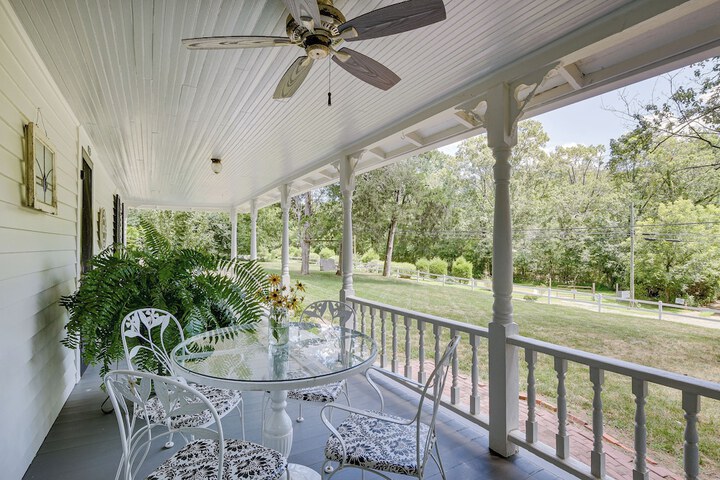 Historic & Charming Pittsboro Home w / Fireplaces