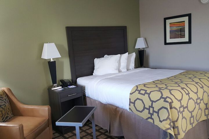 Baymont by Wyndham Clarksville