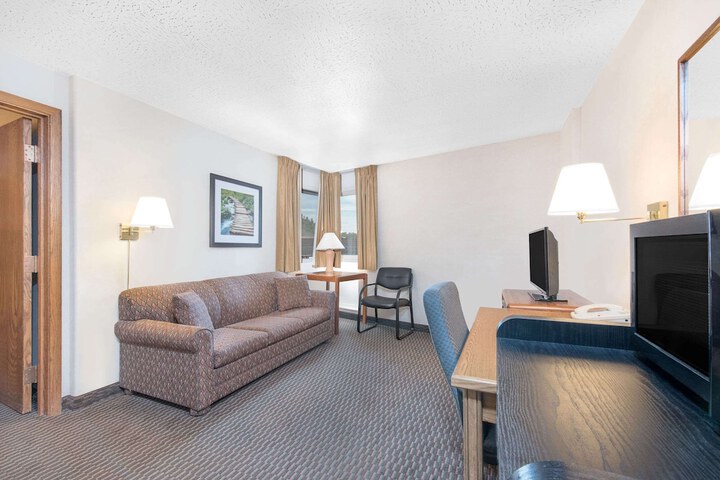 Room 11 of 17