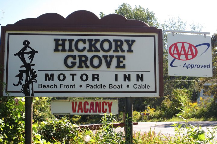 Hickory Grove Motor Inn